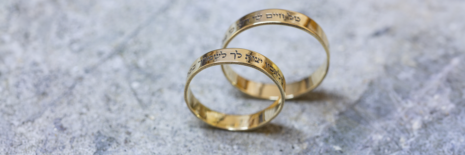 Jewish wedding rings with Hebrew engraving – handmade in Israel by Ravit Hasday